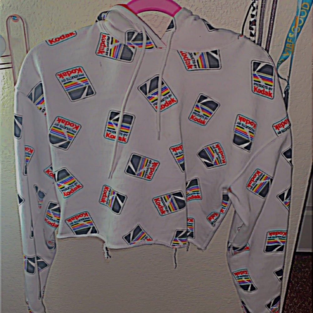 A forever 21 Polaroid long sleeve crop